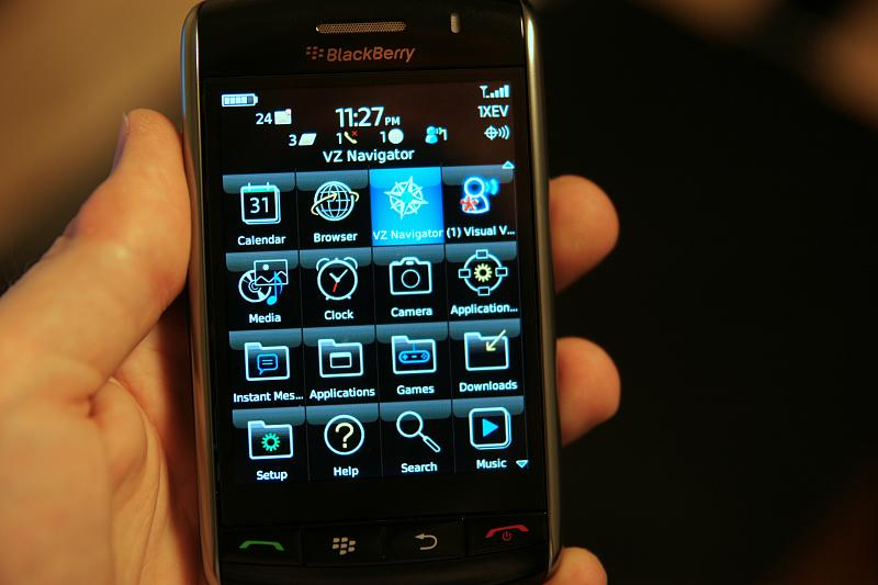 Illustration for article titled BlackBerry Storm Review (Verdict: Not Quite a Perfect Storm)
